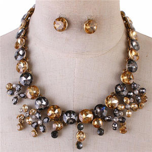 Grey And Topaz Crystal Stud Necklace ErarIng Set